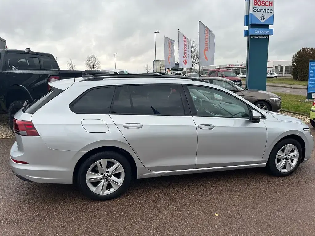 Gebraucht VW Golf VIII 110 PS (80 kW) 2023 Silber Kombi
