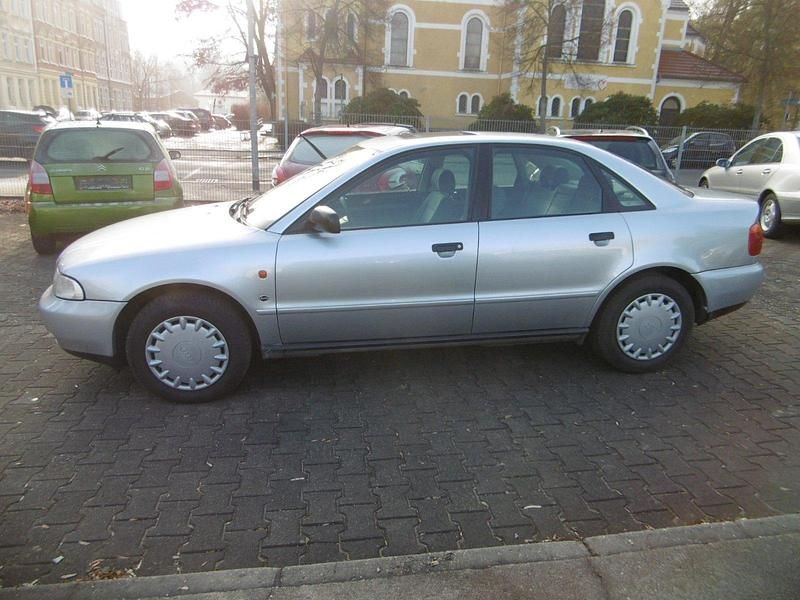 Gebraucht Audi A4 Comfort 101 PS (74 kW) 1995 Silber Limousine