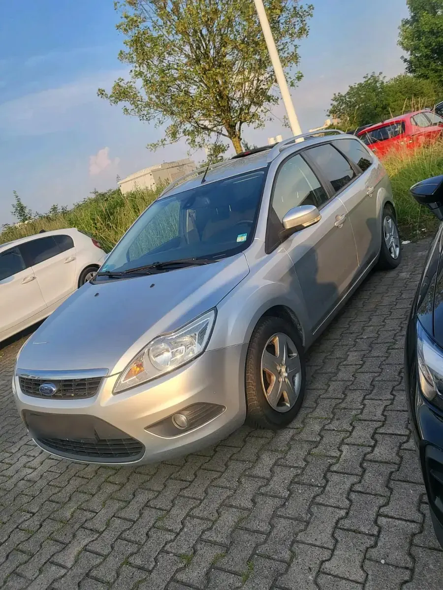 Gebraucht Ford Focus 101 PS (74 kW) 2009 Silber Kombi