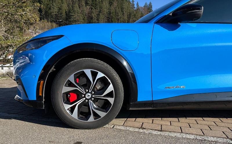 Gebraucht Ford Mustang Mach-E 197 kW (269 PS) 2022 Blau SUV