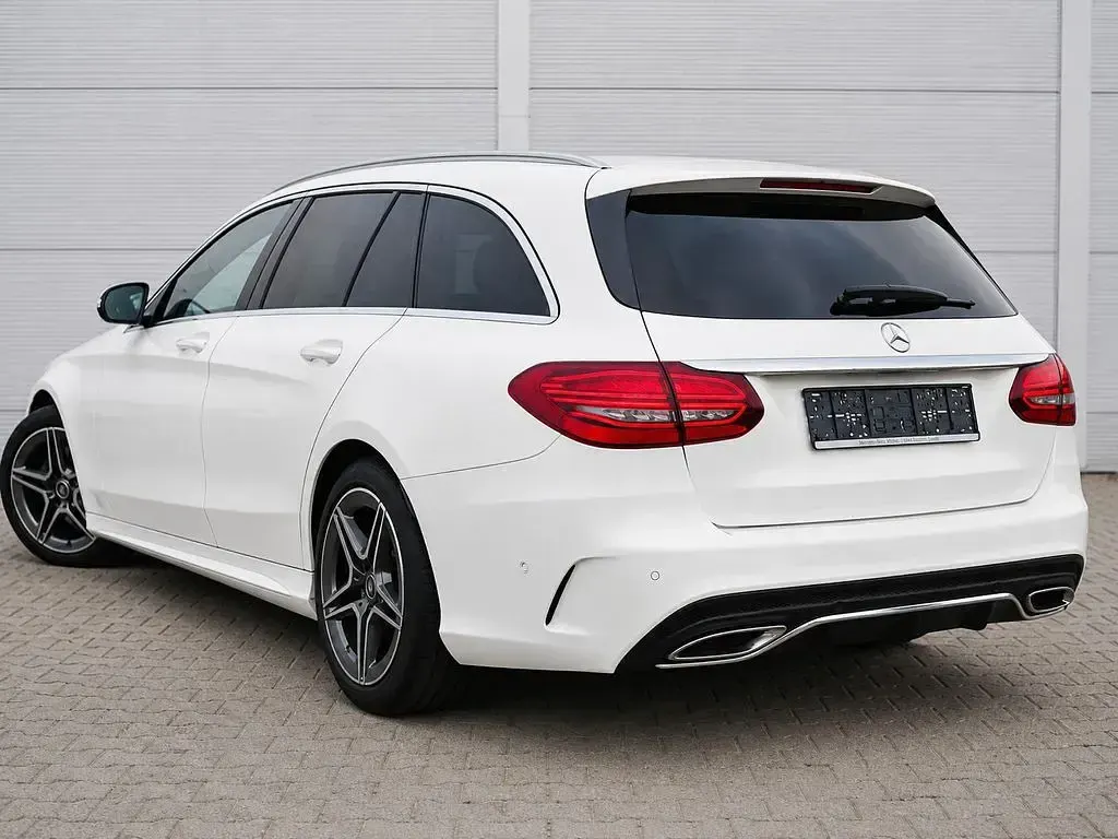 Gebraucht Mercedes C220 AMG line 194 PS (142 kW) 2019 Weiß Limousine