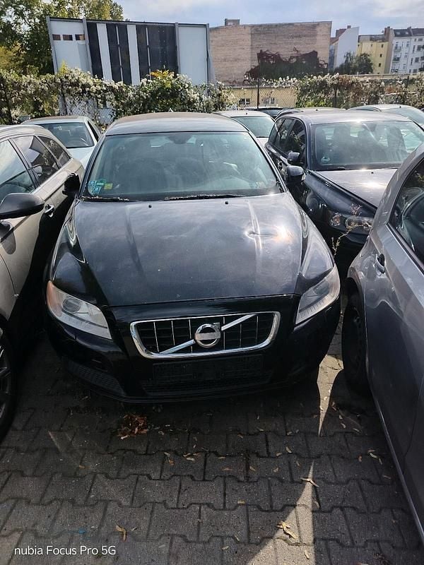 Schwarz Gebraucht 2010 Volvo V70 Kombi | 1.000 € - Bild 1/4