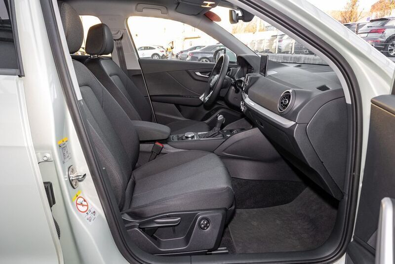Gebraucht Audi Q2 S-Line 150 PS (110 kW) 2024 Tausilber metallic SUV
