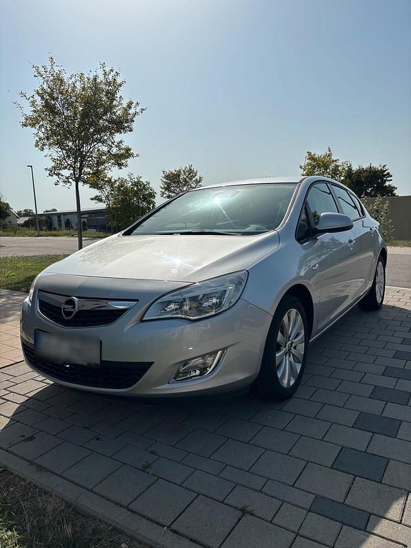 Silber Gebraucht 2010 Opel Astra Kombi | 3.700 € (Fairer Preis) - Bild 1/4