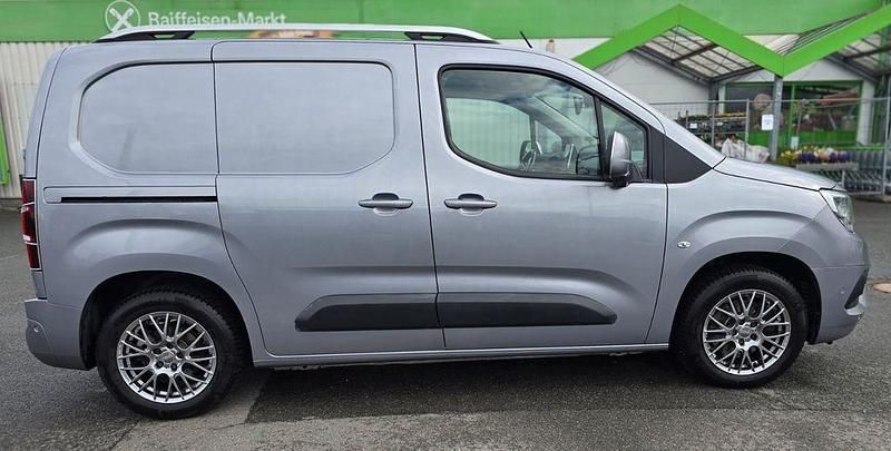Gebraucht Opel Combo 131 PS (96 kW) 2019 Silber Van / Kleinbus