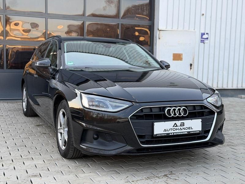 Gebraucht Audi A4 Sport 163 PS (119 kW) 2023 Schwarz Kombi