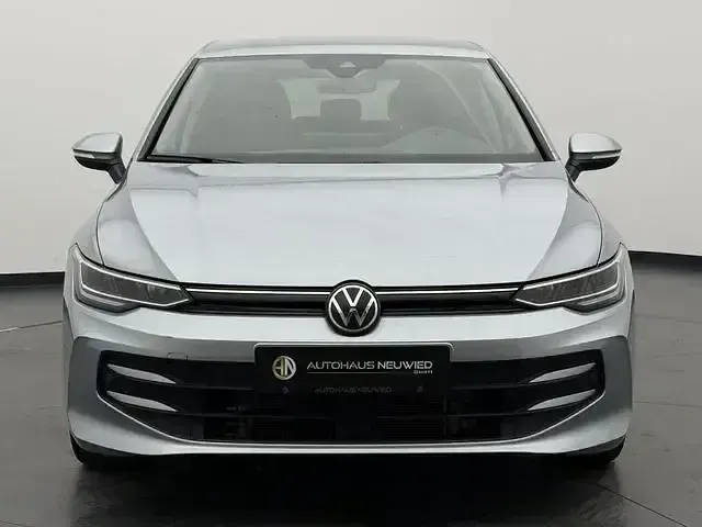 Gebraucht VW Golf VIII Life 150 PS (110 kW) 2025 Oyster silver metallic Limousine