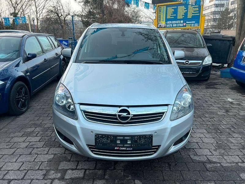 Gebraucht Opel Zafira Edition 140 PS (102 kW) 2011 Silber Van / Kleinbus