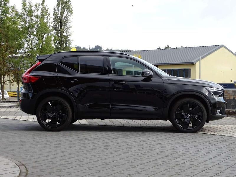 Gebraucht Volvo XC40 Plus 163 PS (119 kW) 2025 Onyx black / metallic SUV
