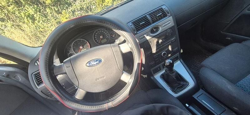 Gebraucht Ford Mondeo 145 PS (106 kW) 2005 Grau Limousine