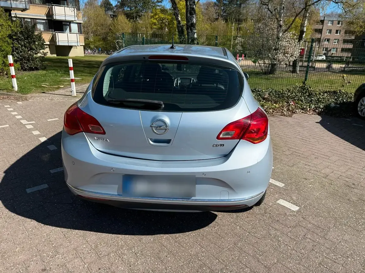 Gebraucht Opel Astra 131 PS (96 kW) 2014 Grau Limousine