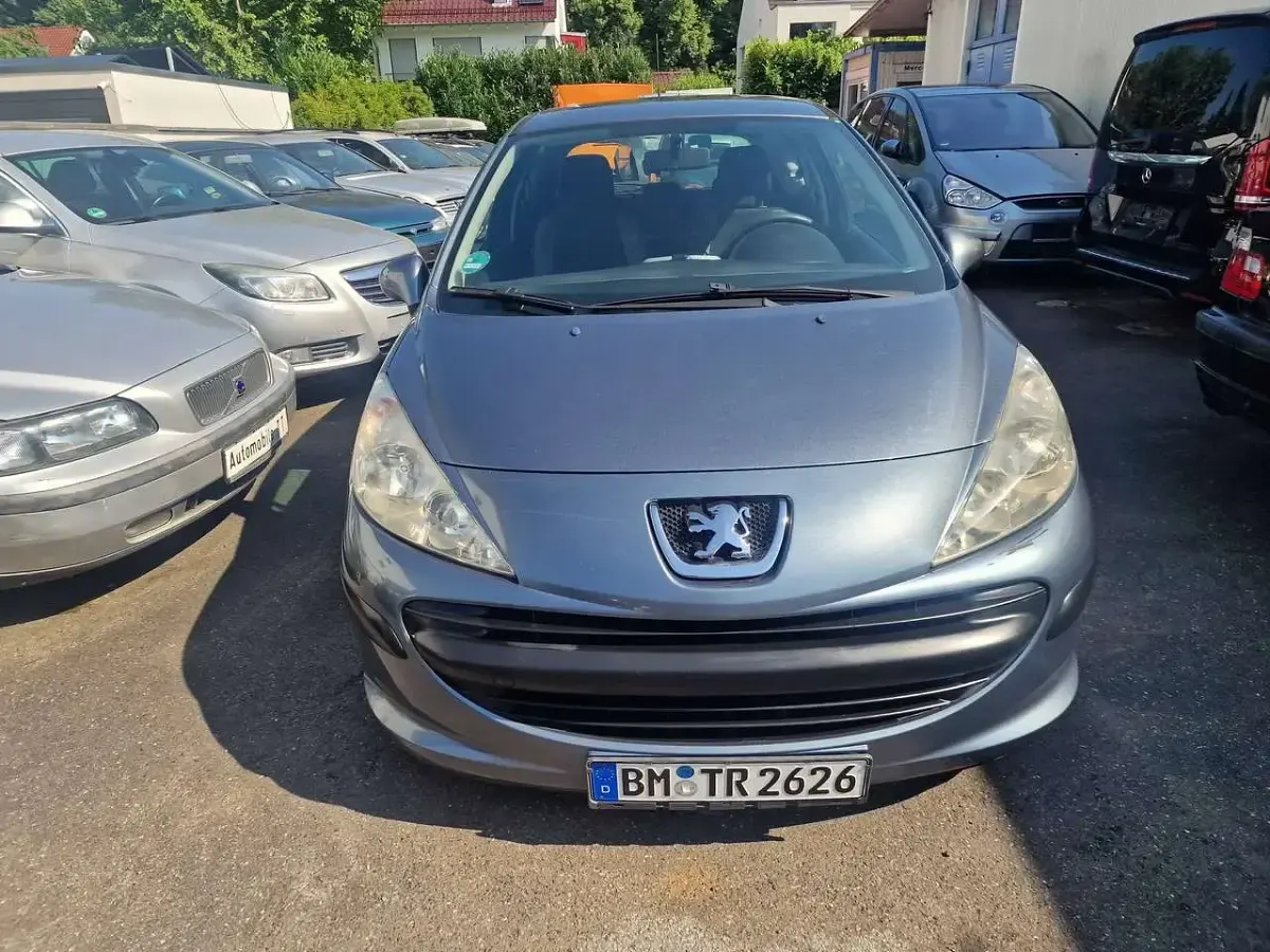 Gebraucht Peugeot 207 Tendance 88 PS (64 kW) 2006 Eisengrau/metallic Kleinwagen