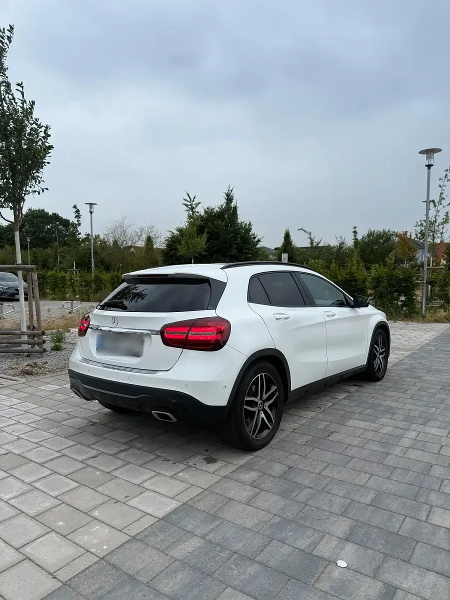 Gebraucht Mercedes GLA220 184 PS (135 kW) 2019 Weiß SUV