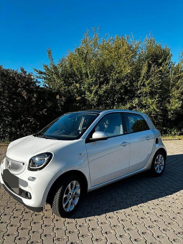 Weiß Gebraucht 2016 Smart ForFour Passion Kleinwagen | 7.490 € (Fairer Preis) - Bild 1/4