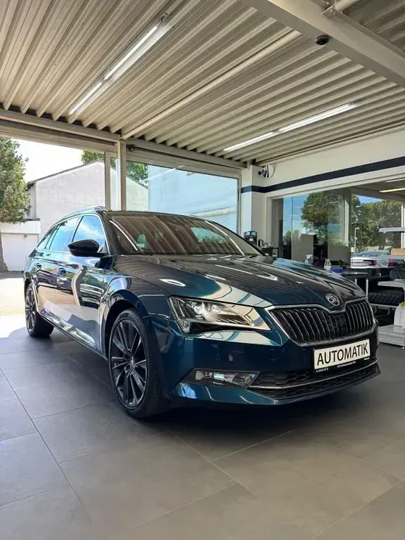 Gebraucht Skoda Superb Style 150 PS (110 kW) 2017 Blau Kombi