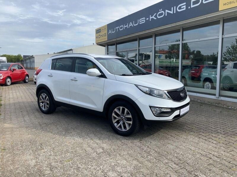 Weiß Gebraucht 2016 Kia Sportage DREAM-TEAM Edition SUV | 11.475 € (Superpreis) - Bild 1/4