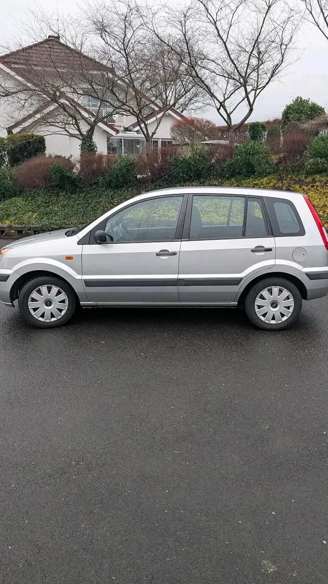 Gebraucht Ford Fusion 80 PS (58 kW) 2009 Silber Kleinwagen