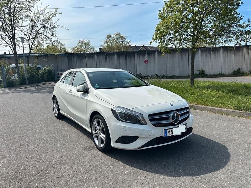 Gebraucht Mercedes A200 136 PS (100 kW) 2013 Weiß Limousine