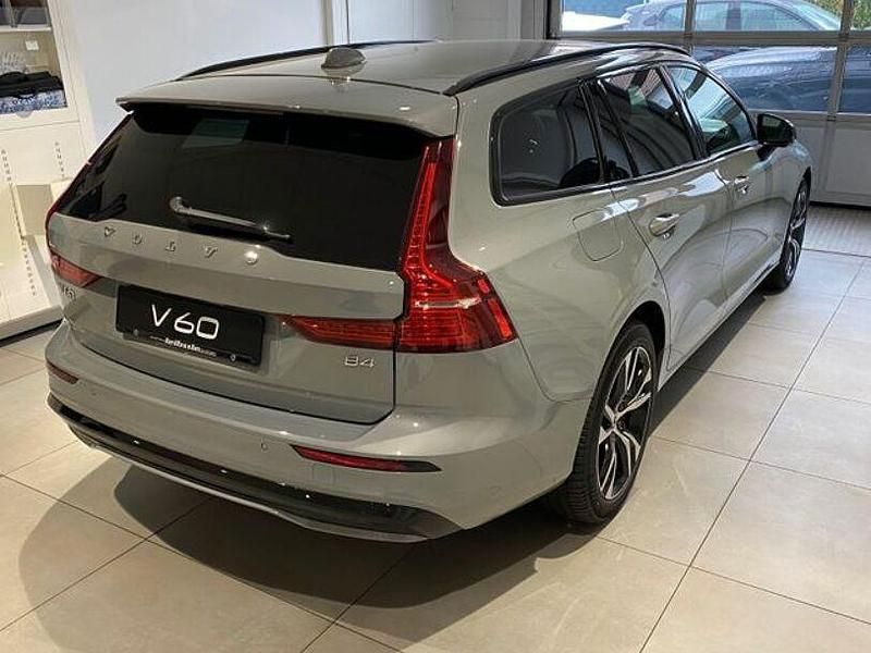 Gebraucht Volvo V60 Plus 197 PS (144 kW) 2024 Vapour grey Kombi