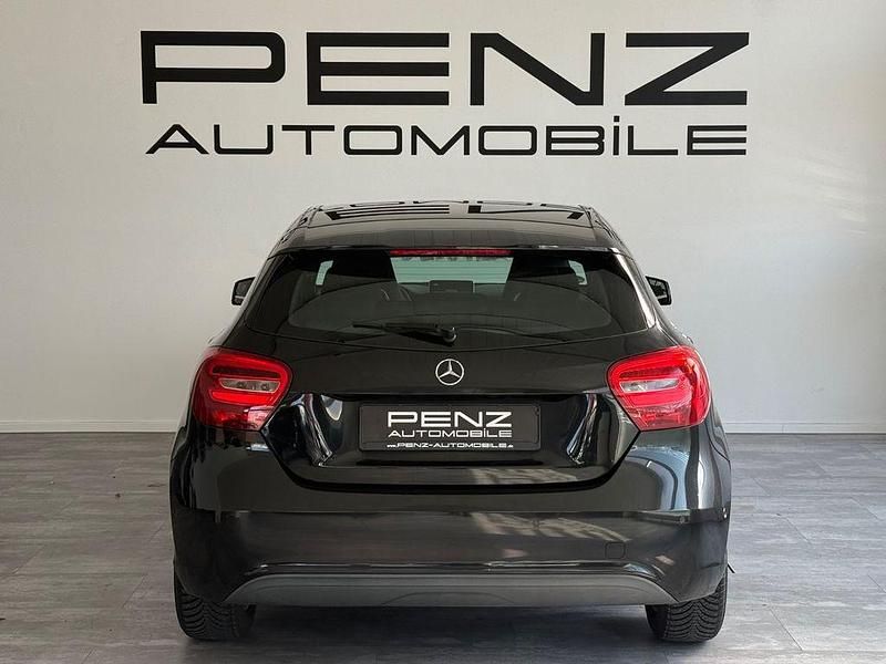 Gebraucht Mercedes A180 109 PS (80 kW) 2015 Schwarz Limousine