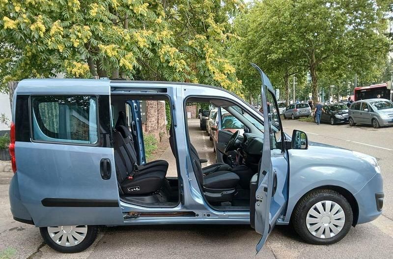 Blau Gebraucht 2012 Opel Combo Edition Van / Kleinbus | 5.299 € (Fairer Preis) - Bild 1/4
