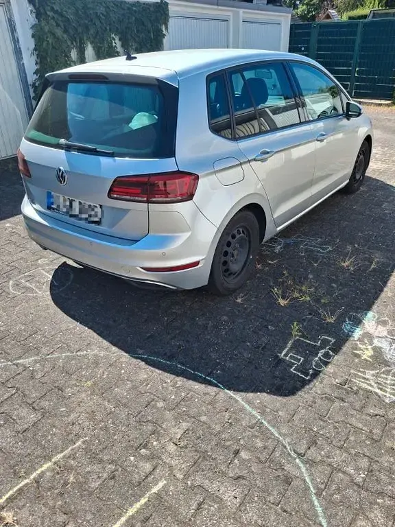 Gebraucht VW Golf Sportsvan 110 PS (80 kW) 2018 Silber Van / Kleinbus