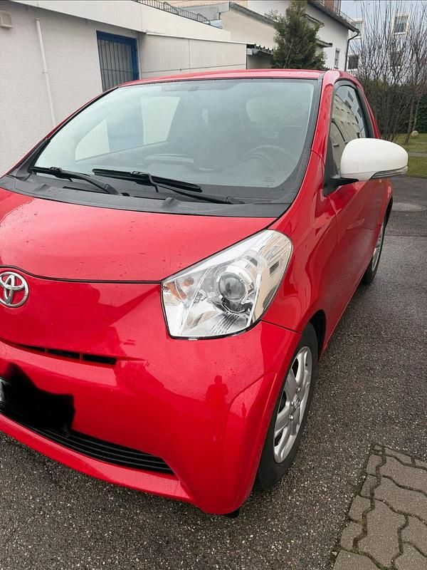 Gebraucht Toyota iQ 68 PS (50 kW) 2014 Rot Kleinwagen