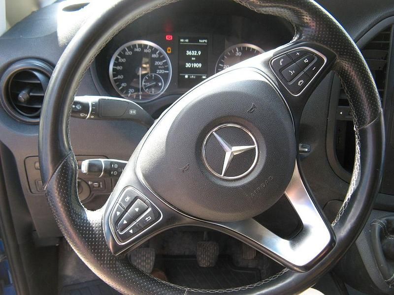 Gebraucht Mercedes Vito 163 PS (119 kW) 2019 Blau Van