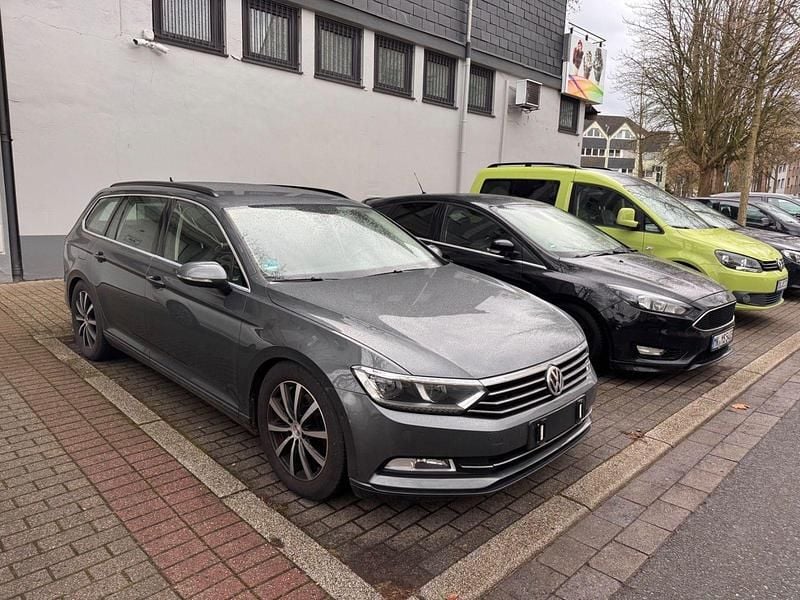 Grau Gebraucht 2016 VW Passat Kombi | 11.500 € (Superpreis) - Bild 1/4