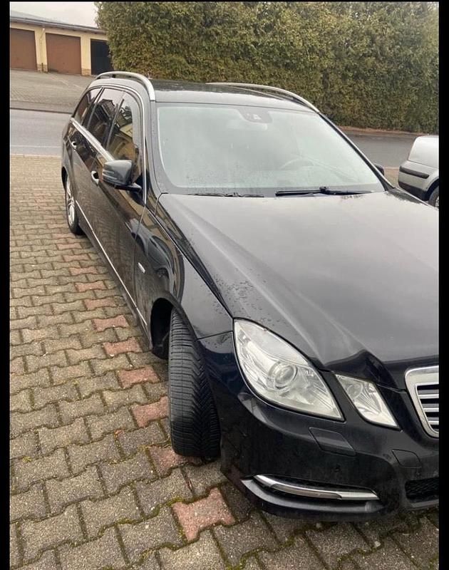 Gebraucht Mercedes E250 204 PS (150 kW) 2010 Schwarz Kombi