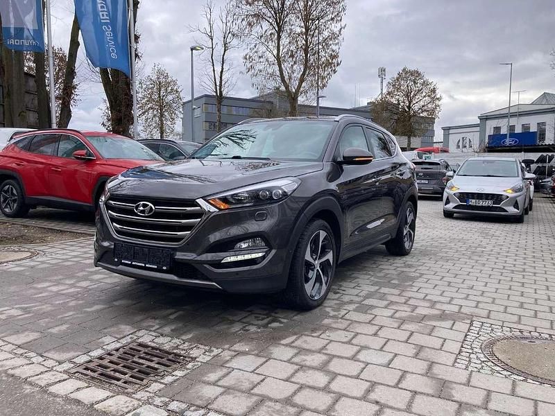 Gebraucht Hyundai Tucson Premium 177 PS (130 kW) 2016 Moon rock / met SUV