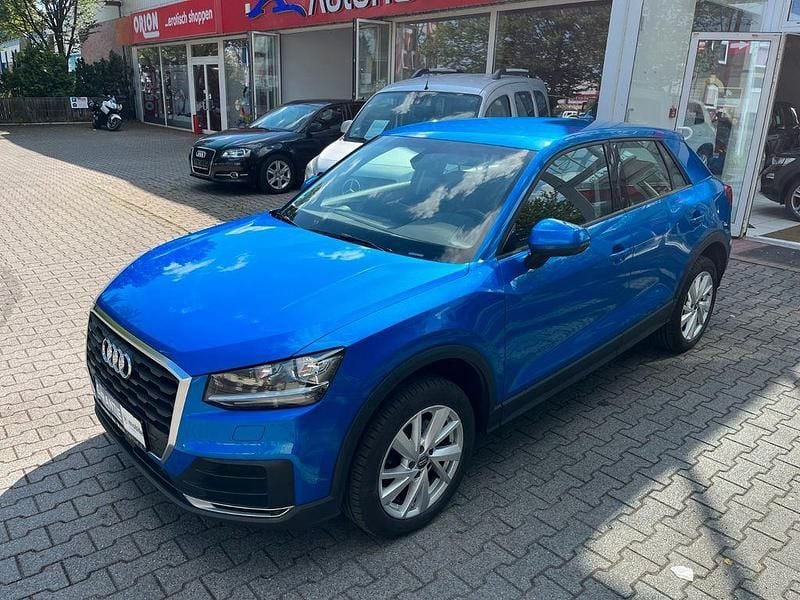 Arablau kristalleffekt (metallic) Gebraucht 2017 Audi Q2 Basis SUV | 17.490 € (Fairer Preis) - Bild 1/4
