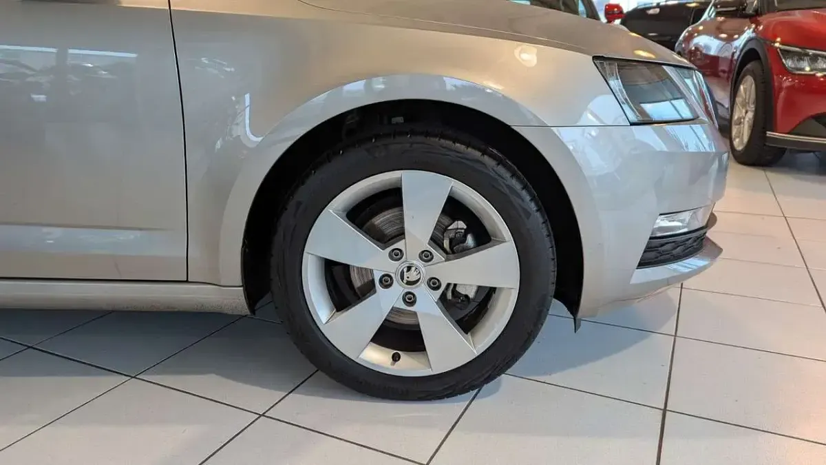 Gebraucht Skoda Octavia Ambition 116 PS (85 kW) 2019 Beige Limousine