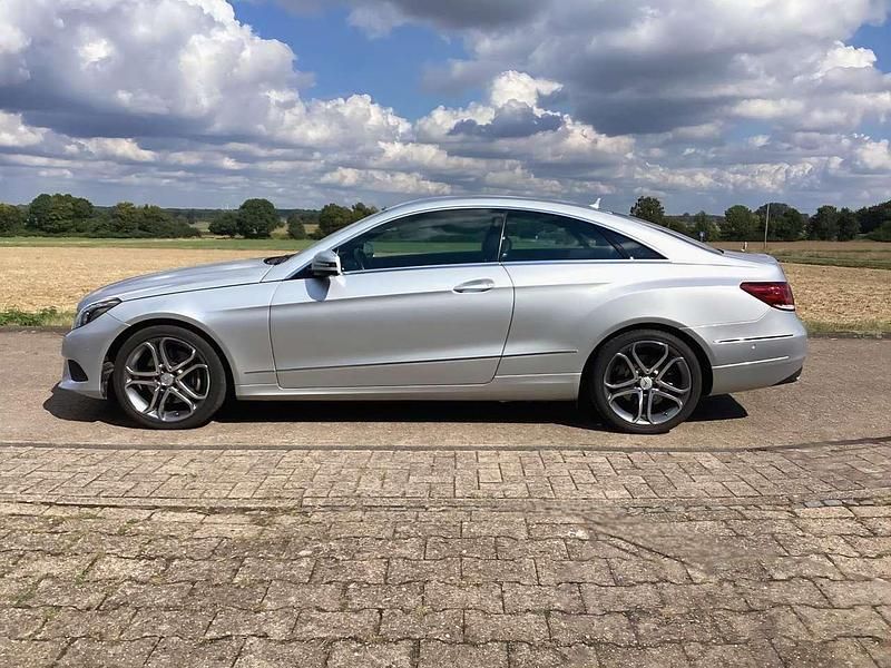 Silber Gebraucht 2013 Mercedes E200 Coupé | 19.800 € (Etwas zu teuer) - Bild 1/4