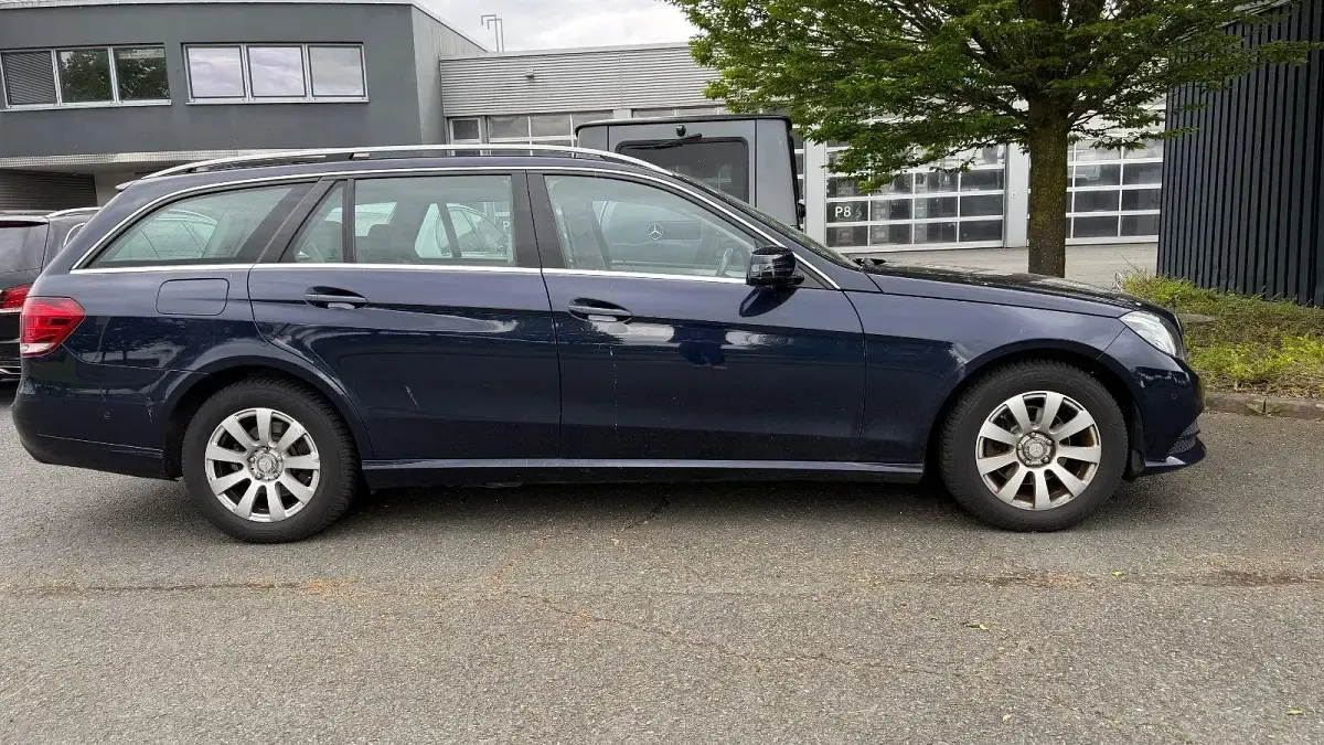 Gebraucht Mercedes E200 136 PS (100 kW) 2015 Blau Kombi