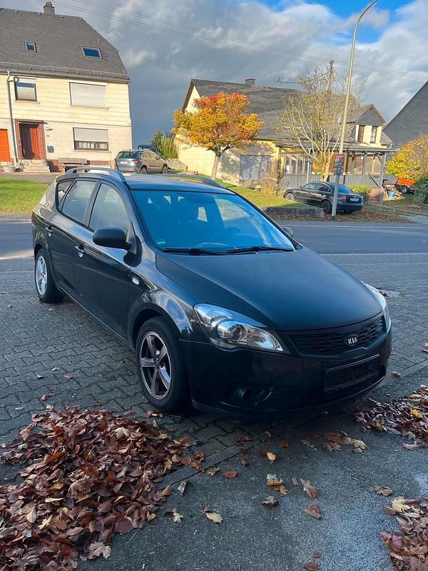Schwarz Gebraucht 2010 Kia Ceed Kombi | 2.600 € (Superpreis) - Bild 1/2