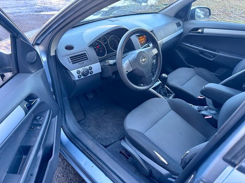 Gebraucht Opel Astra 90 PS (66 kW) 2004 Grau Limousine