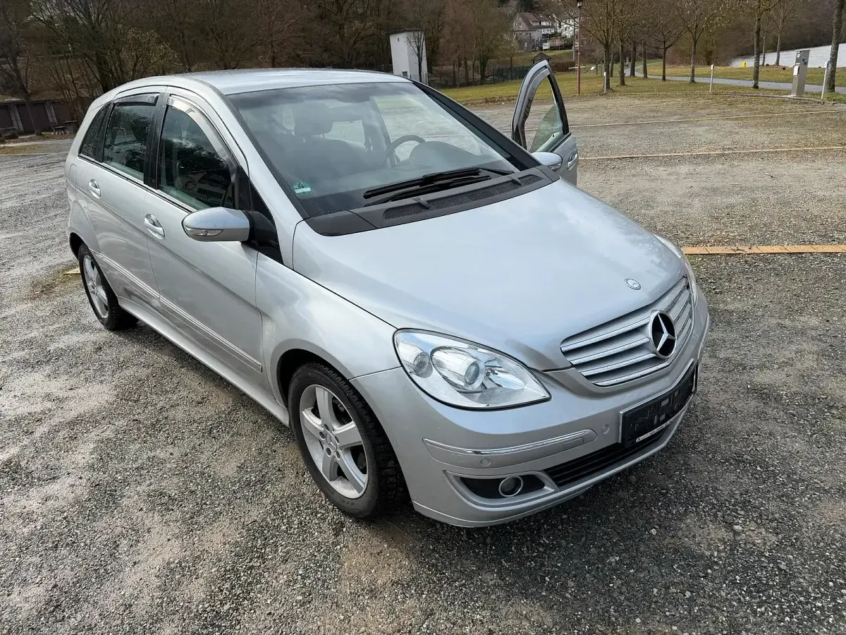 Second-hand Mercedes E200 193 CP (141 kW) 2006 Argintiu Berlinǎ