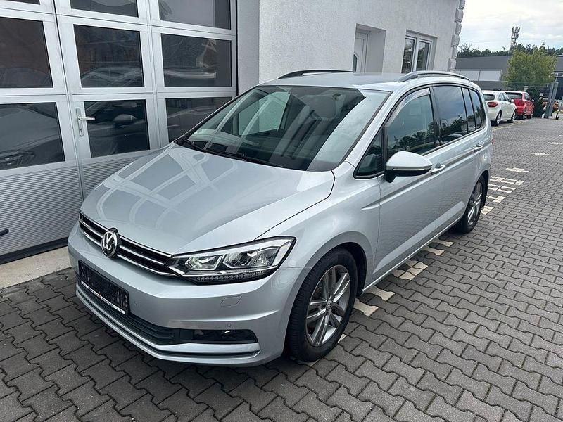 Reflexsilber Gebraucht 2019 VW Touran Comfortline Van / Kleinbus | 23.990 € (Fairer Preis) - Bild 1/4