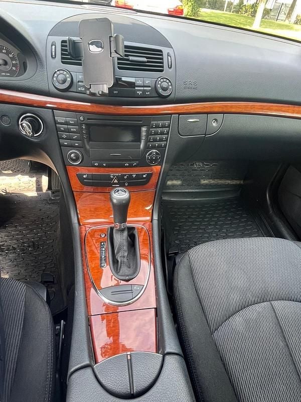 Gebraucht Mercedes E200 184 PS (135 kW) 2007 Silber Limousine