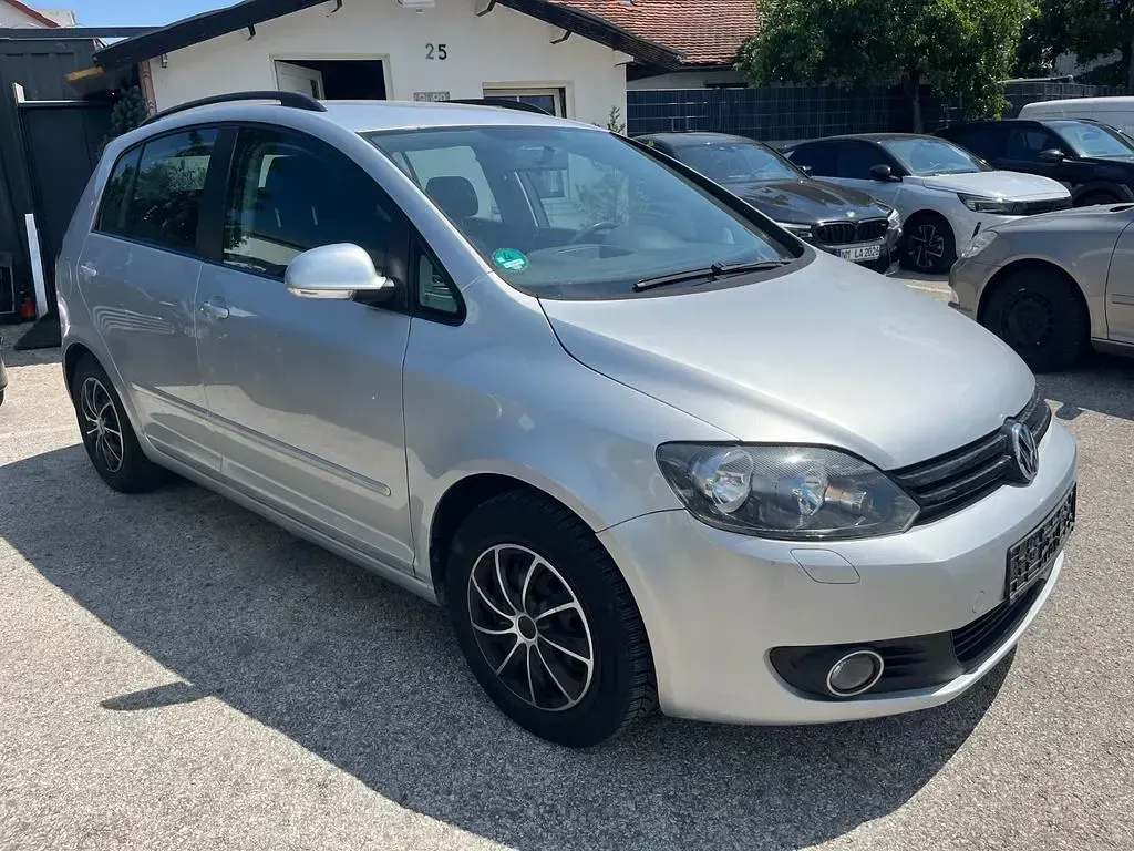 Gebraucht VW Golf VI Team 105 PS (77 kW) 2011 Schwarz Kleinwagen