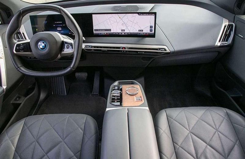 Gebraucht BMW iX 239 kW (326 PS) 2024 Mineralweiß metallic SUV