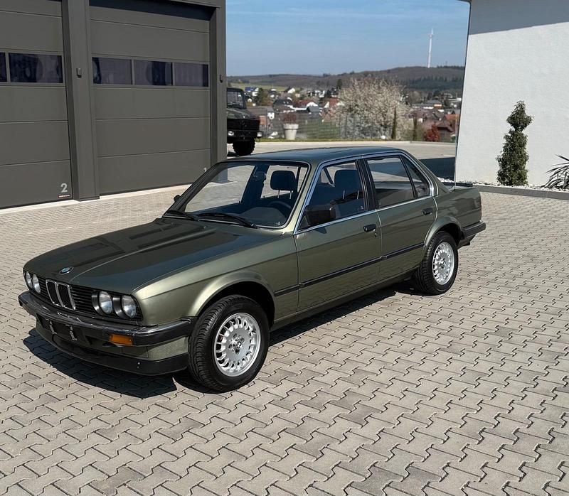 Gebraucht BMW 318 105 PS (77 kW) 1987 Grün Limousine