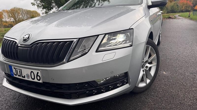 Silber Gebraucht 2017 Skoda Octavia Drive Kombi | 11.400 € (Guter Preis) - Bild 1/4
