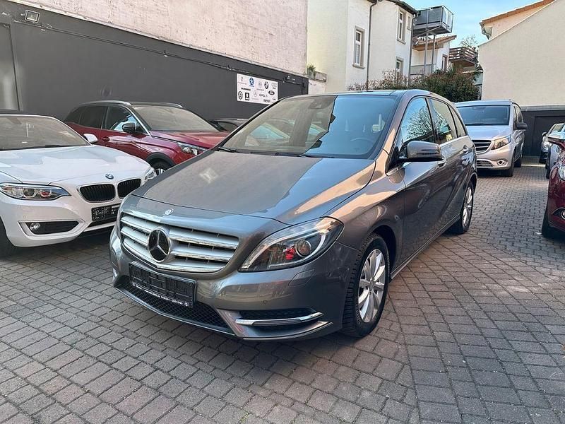 Gebraucht Mercedes B200 136 PS (100 kW) 2013 Grau Van / Kleinbus