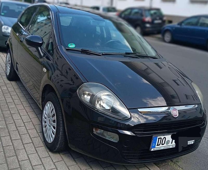 Schwarz Gebraucht 2011 Fiat Grande Punto Kleinwagen | 2.900 € (Fairer Preis) - Bild 1/4