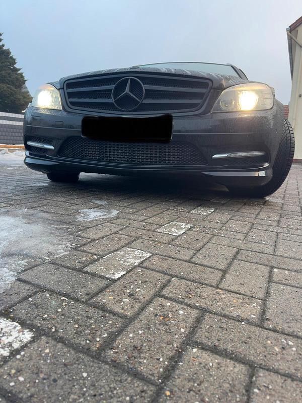 Gebraucht Mercedes C220 222 PS (163 kW) 2009 Schwarz Kombi