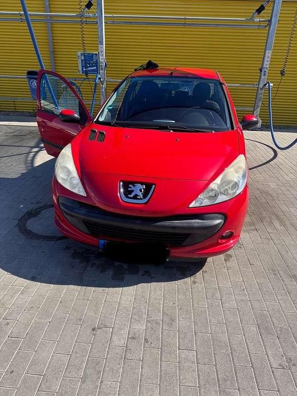 Gebraucht Peugeot 206+ 75 PS (55 kW) 2009 Rot Kleinwagen