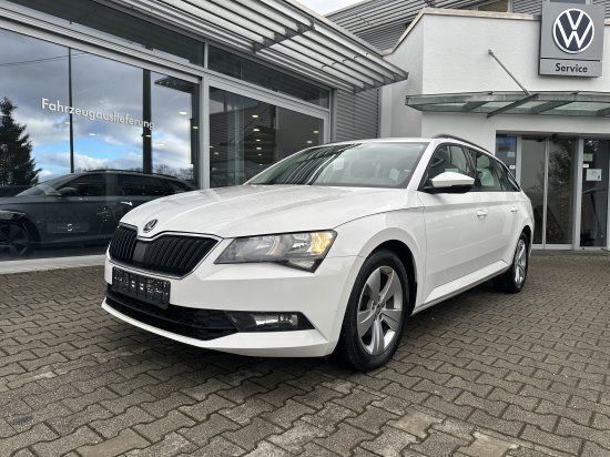 Weiß Gebraucht 2019 Skoda Superb Ambition Kombi | 13.890 € (Fairer Preis) - Bild 1/4