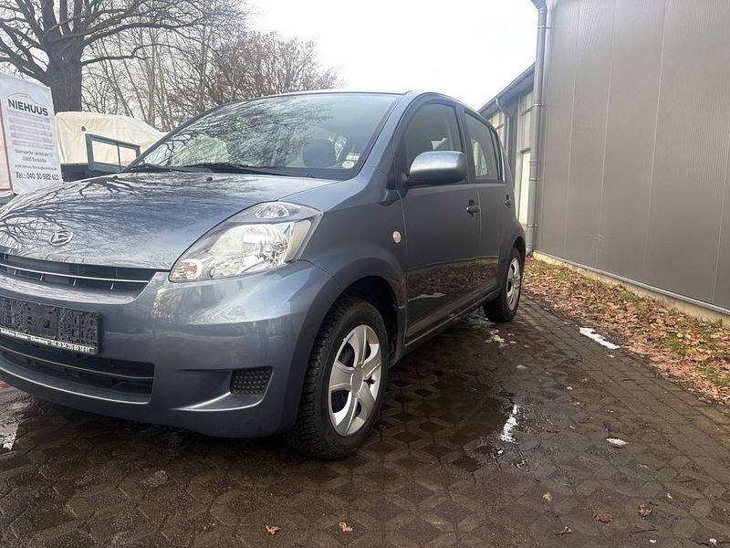 Gebraucht Daihatsu Sirion 91 PS (66 kW) 2011 Grau Kleinwagen